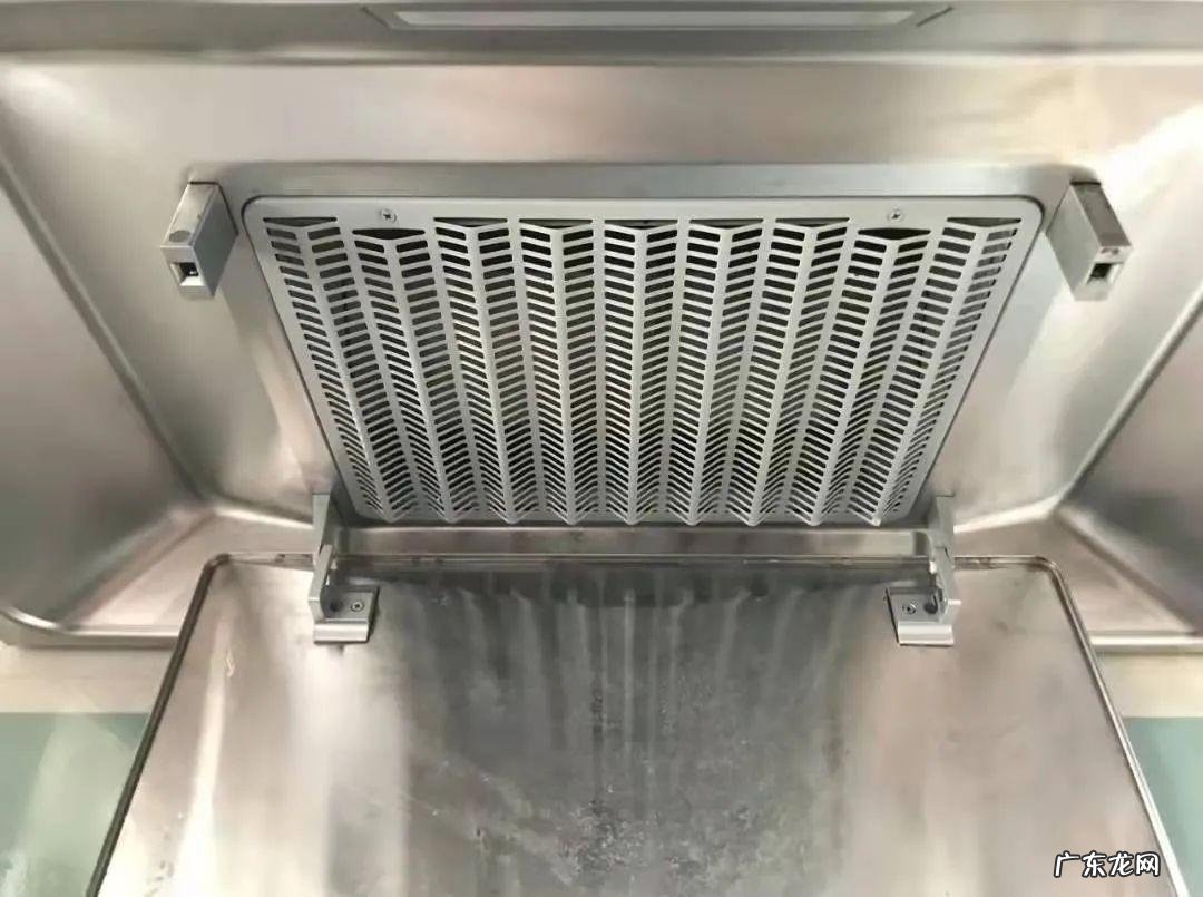 用什么清洁厨房油污最好 厨房搞卫生用什么去油污好