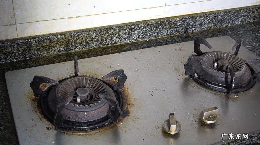 用什么清洁厨房油污最好 厨房搞卫生用什么去油污好