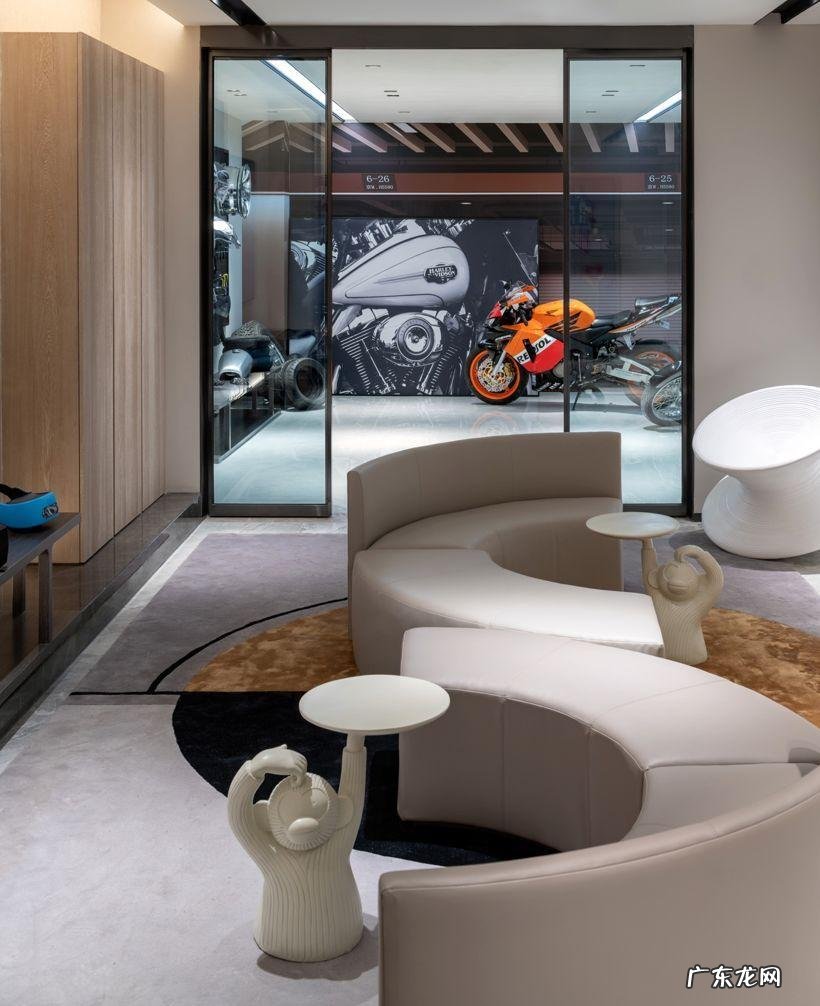 别墅客厅挂什么画最好风水好呢