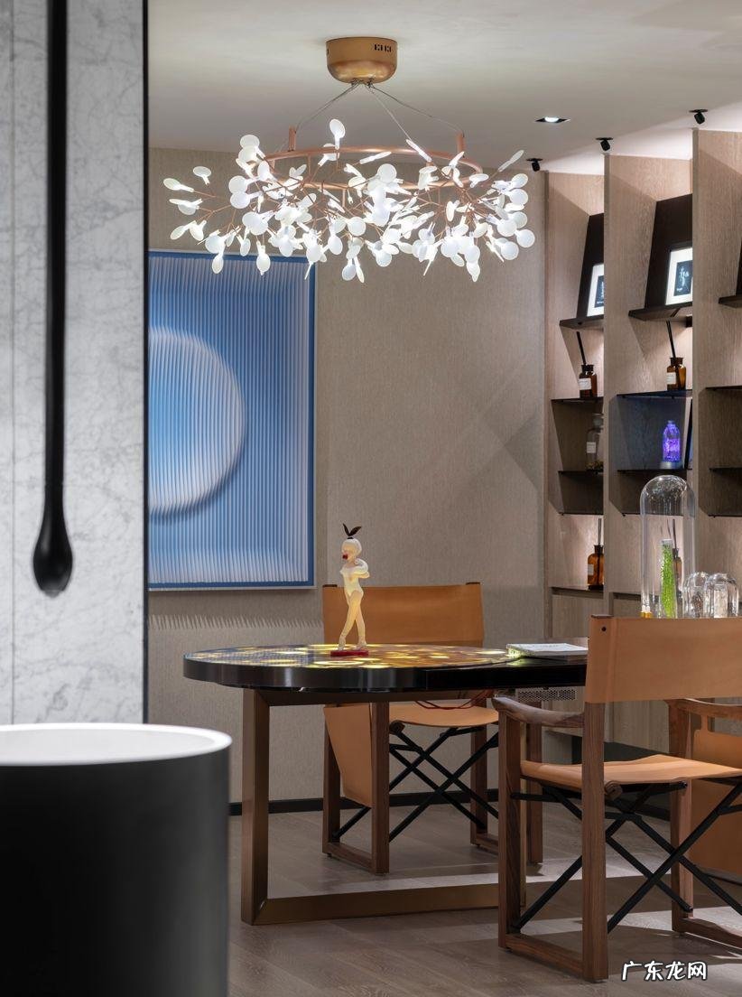 别墅客厅挂什么画最好风水好呢