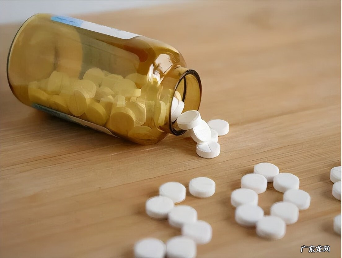 钙片什么时间吃效果好 请问钙片什么时间吃最好