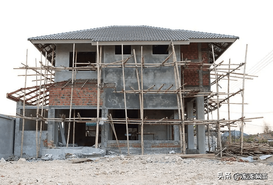 卧室房顶有裂缝风水好吗 室内屋顶开裂是什么原因导致