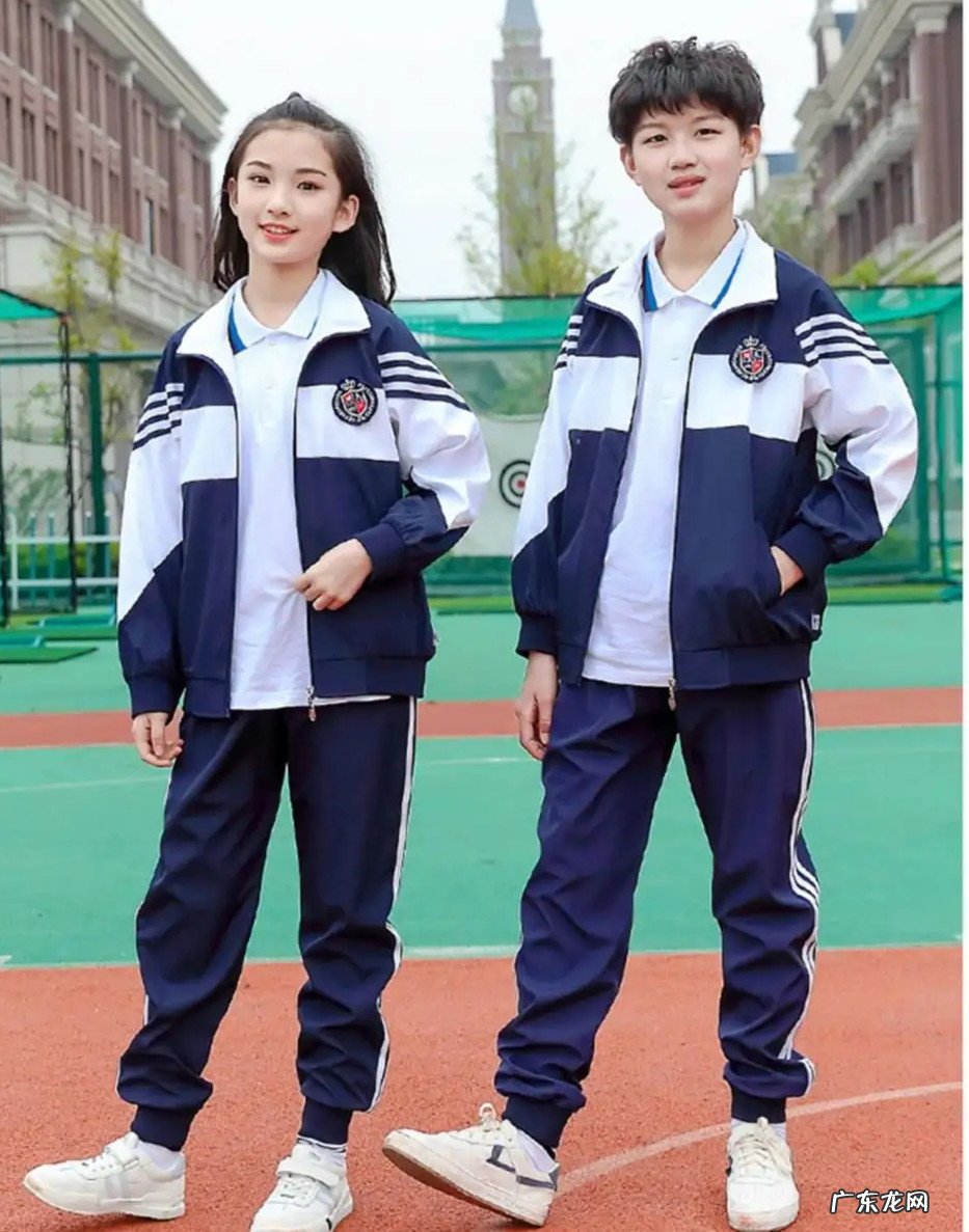 有人说校服毁了中国人的青春,你们学校的校服有多丑?