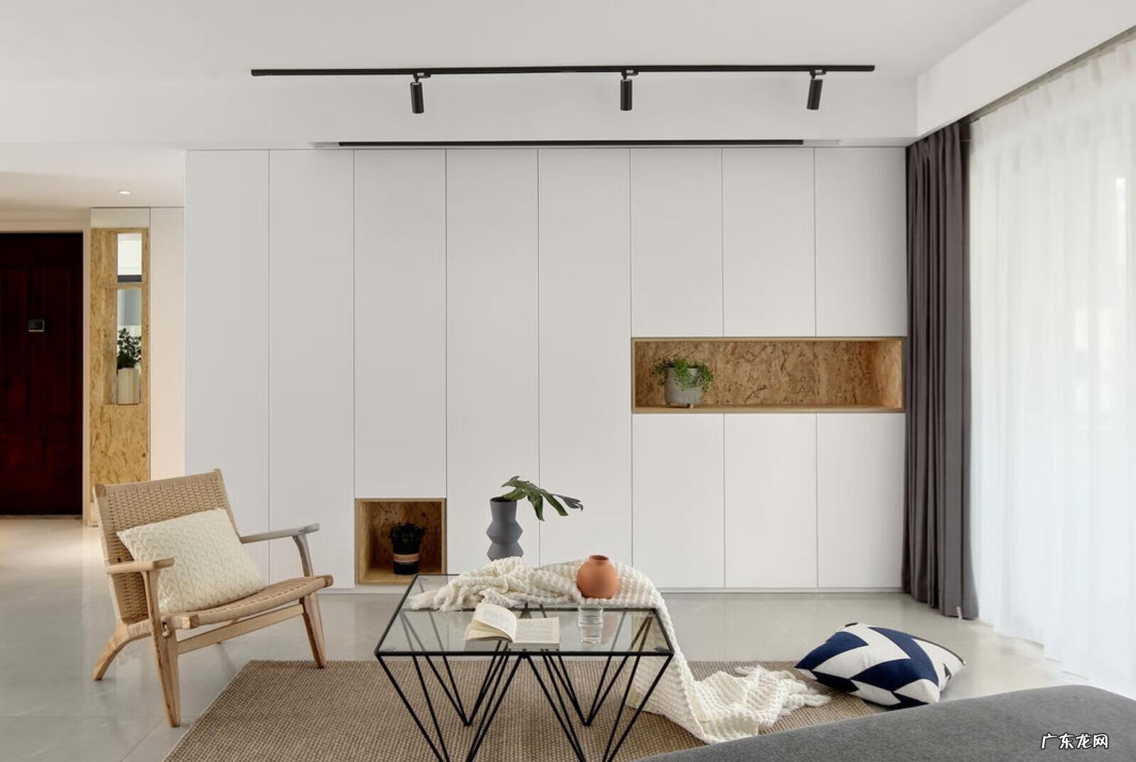 卧室南北通透床怎么放 南北通透房子床怎样放