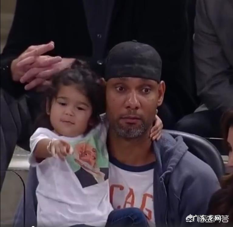 感恩节波波老爷子特意推迟马刺出发时间,有人说其情商极高,对此你怎么看?