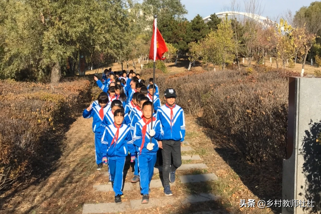 对于被教师要求下载各种APP,关注各种公众号,投票等你怎么看?