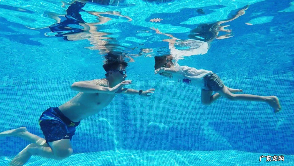 家有二宝,怎样才能让孩子他爸爸加入育儿呢!一个带俩真的好累呀?