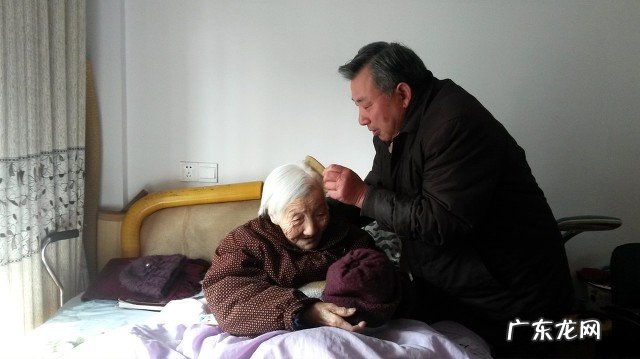 我大姨丁克，60岁了，想让我养老，我该怎么办？