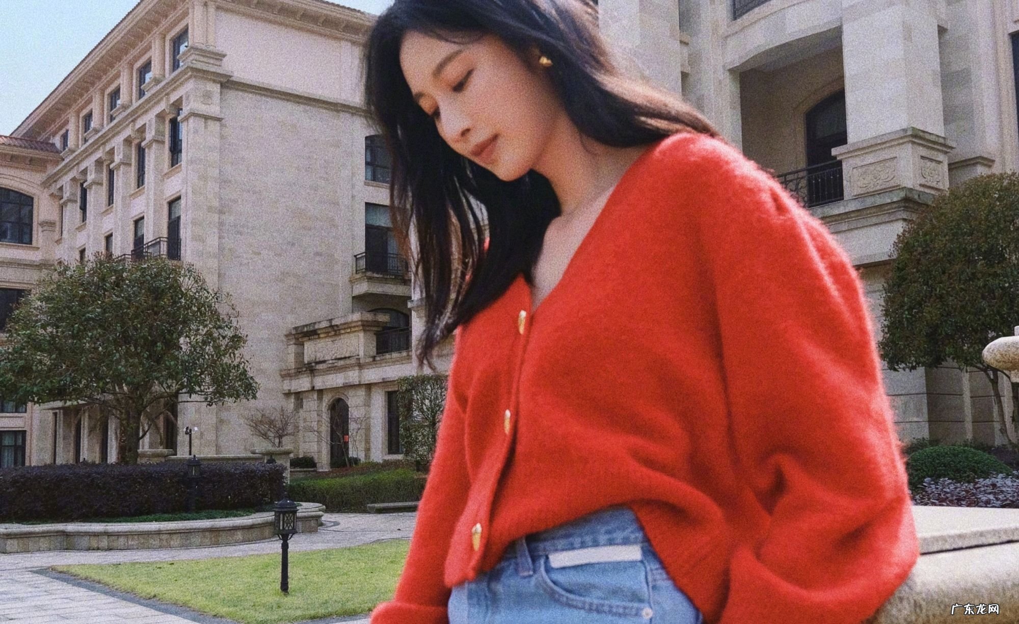 早春时节针织衫该如何搭配?