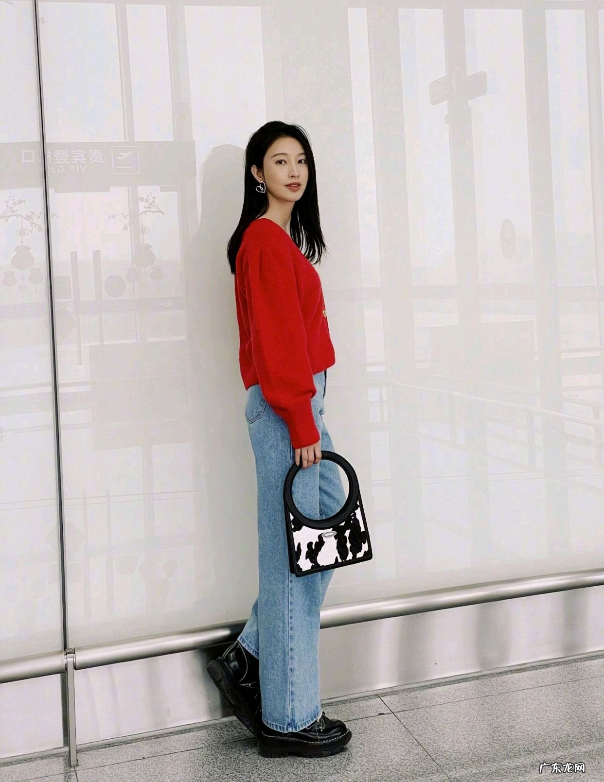 早春时节针织衫该如何搭配?