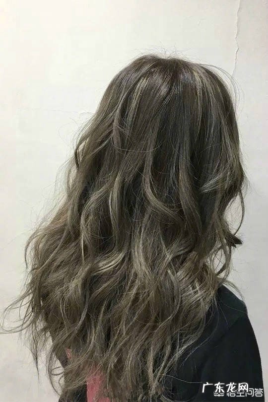 今年流行什么发型？什么颜色？