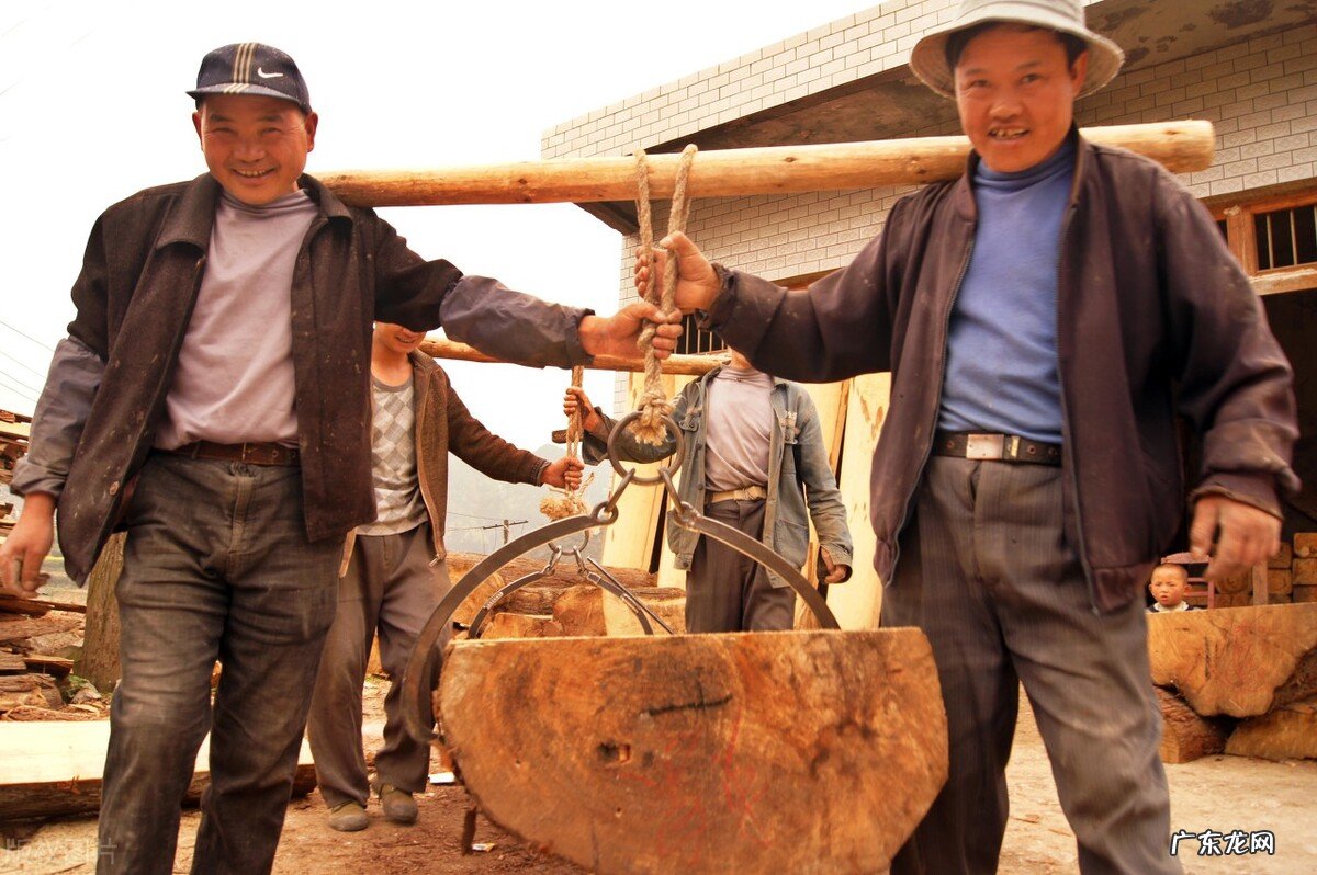 如果,有人抬着棺材,从你家门口经过,你会同意吗?