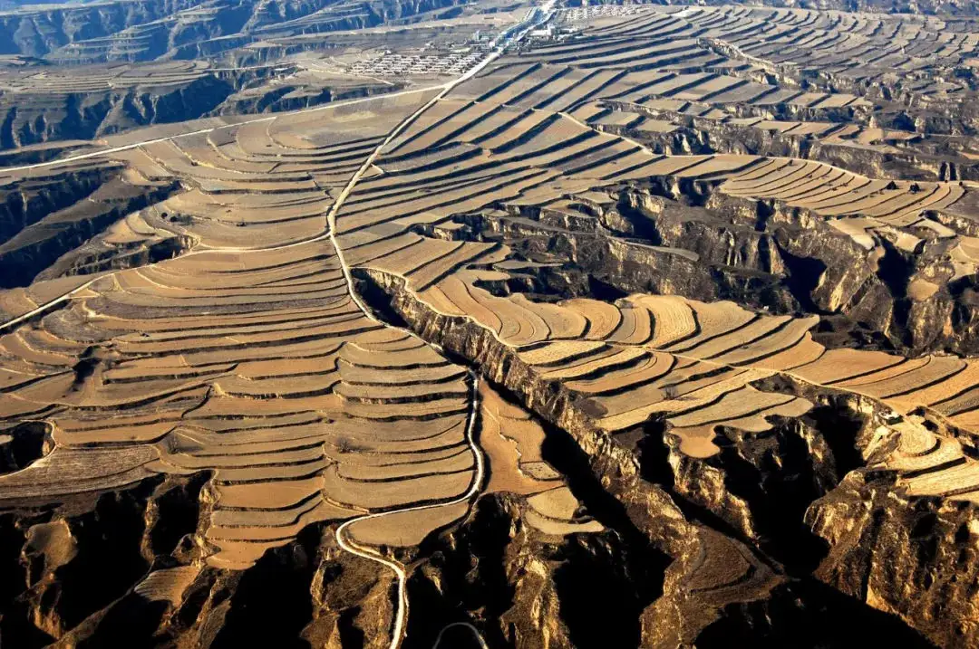 与往年相比,今年入汛前的黄河水格外清澈,为何?