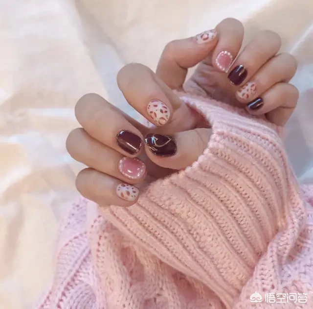 有哪些简约漂亮的美甲推荐?