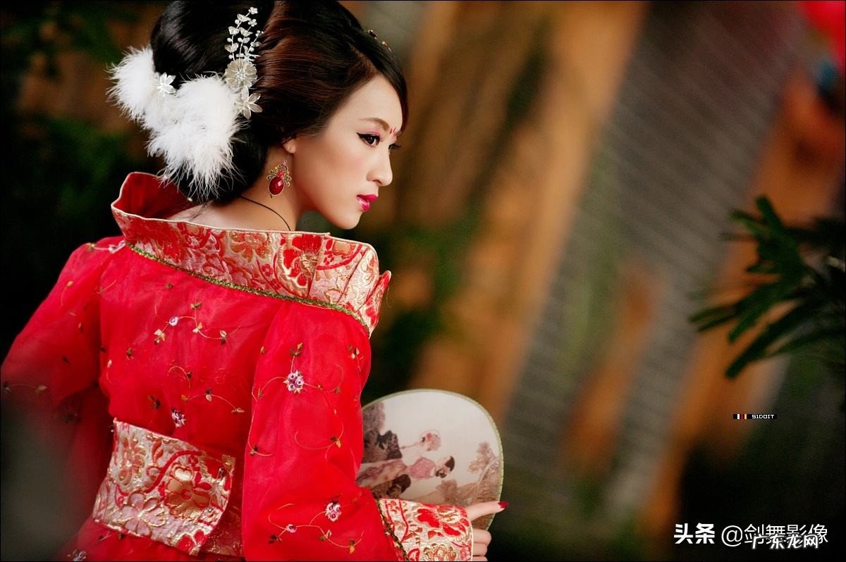 拍复古风人像,模特可以怎么穿?