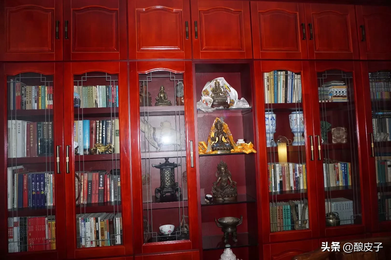 怎么自己做一个木质满墙书架？