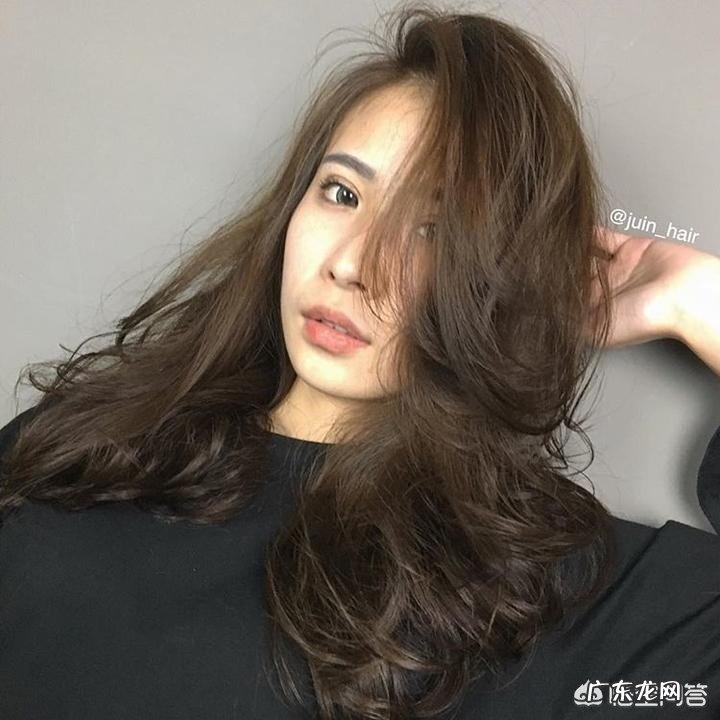 想烫长卷发又不喜欢收拾造型,有哪些适合懒人的卷发发型?