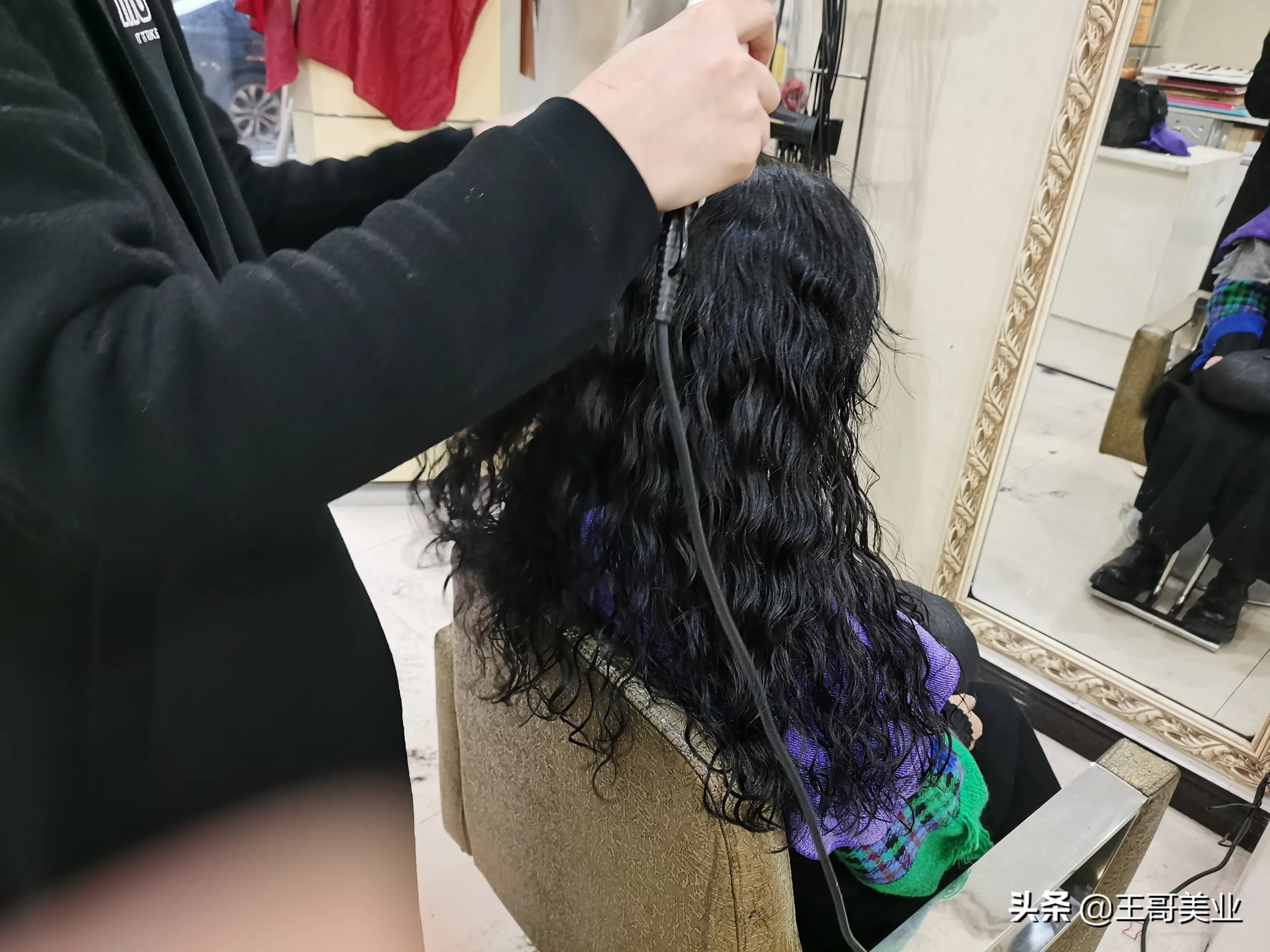 想烫长卷发又不喜欢收拾造型,有哪些适合懒人的卷发发型?