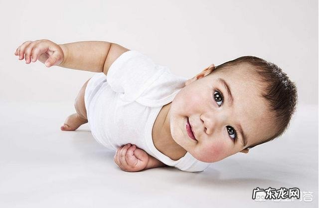 0~1岁的宝宝,动作发育需要经历哪些过程?