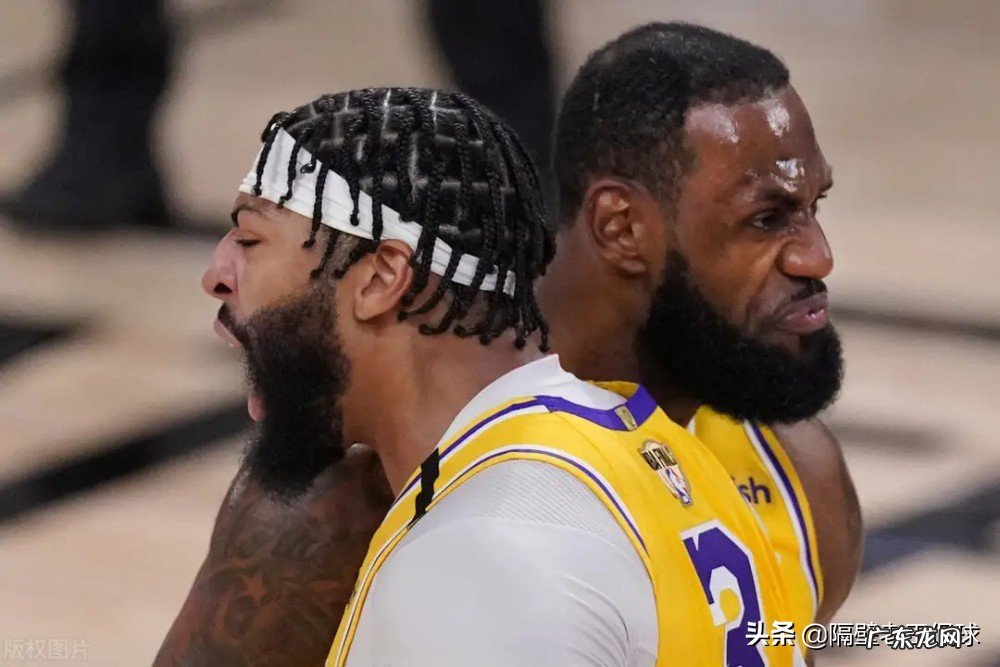 总决赛G1,詹姆斯被克劳德屡次挑衅,戴维斯为其出头,怎么看?