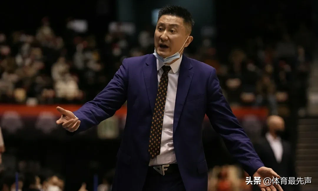 央视直播,辽宁男篮PK广东宏远,5大内线围堵易建联,鹿死谁手?