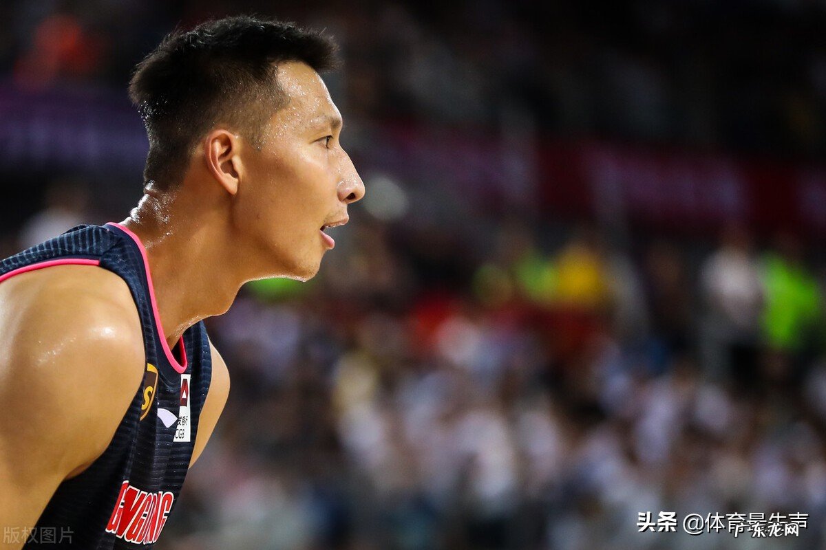 央视直播,辽宁男篮PK广东宏远,5大内线围堵易建联,鹿死谁手?