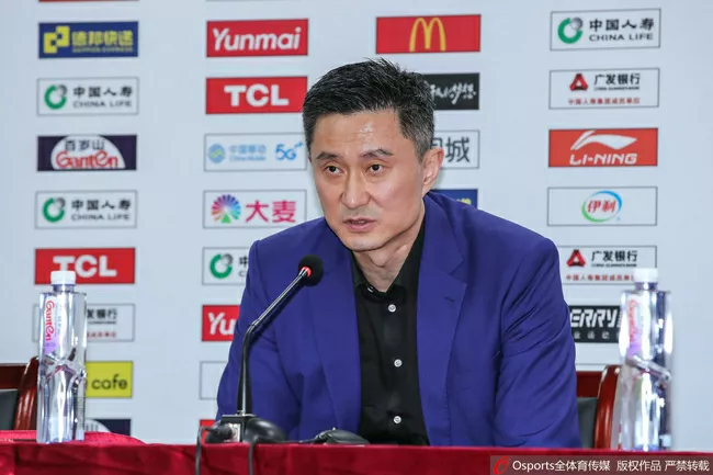 央视直播,辽宁男篮PK广东宏远,5大内线围堵易建联,鹿死谁手?