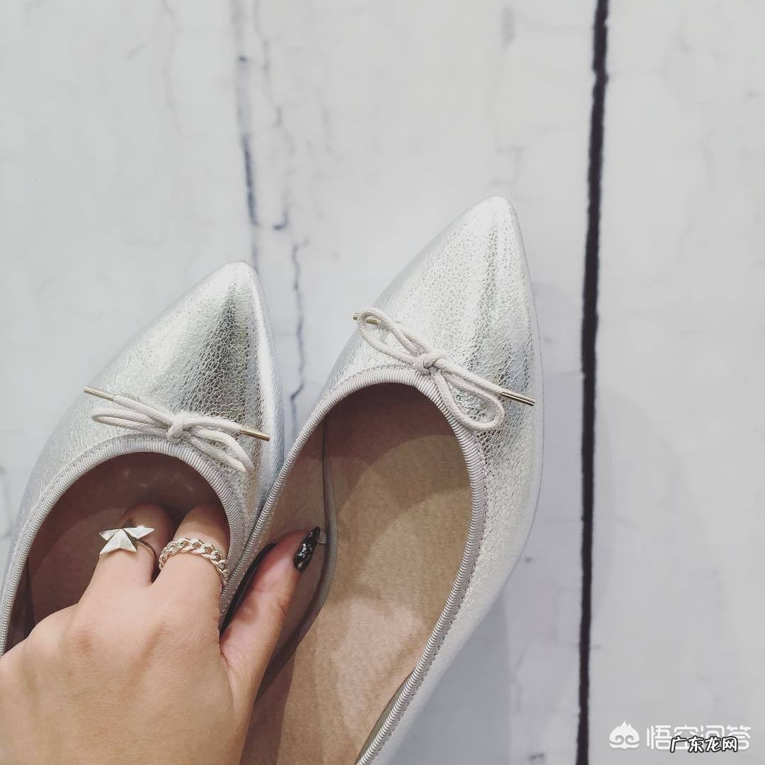有哪些百搭又舒适的平底鞋推荐?