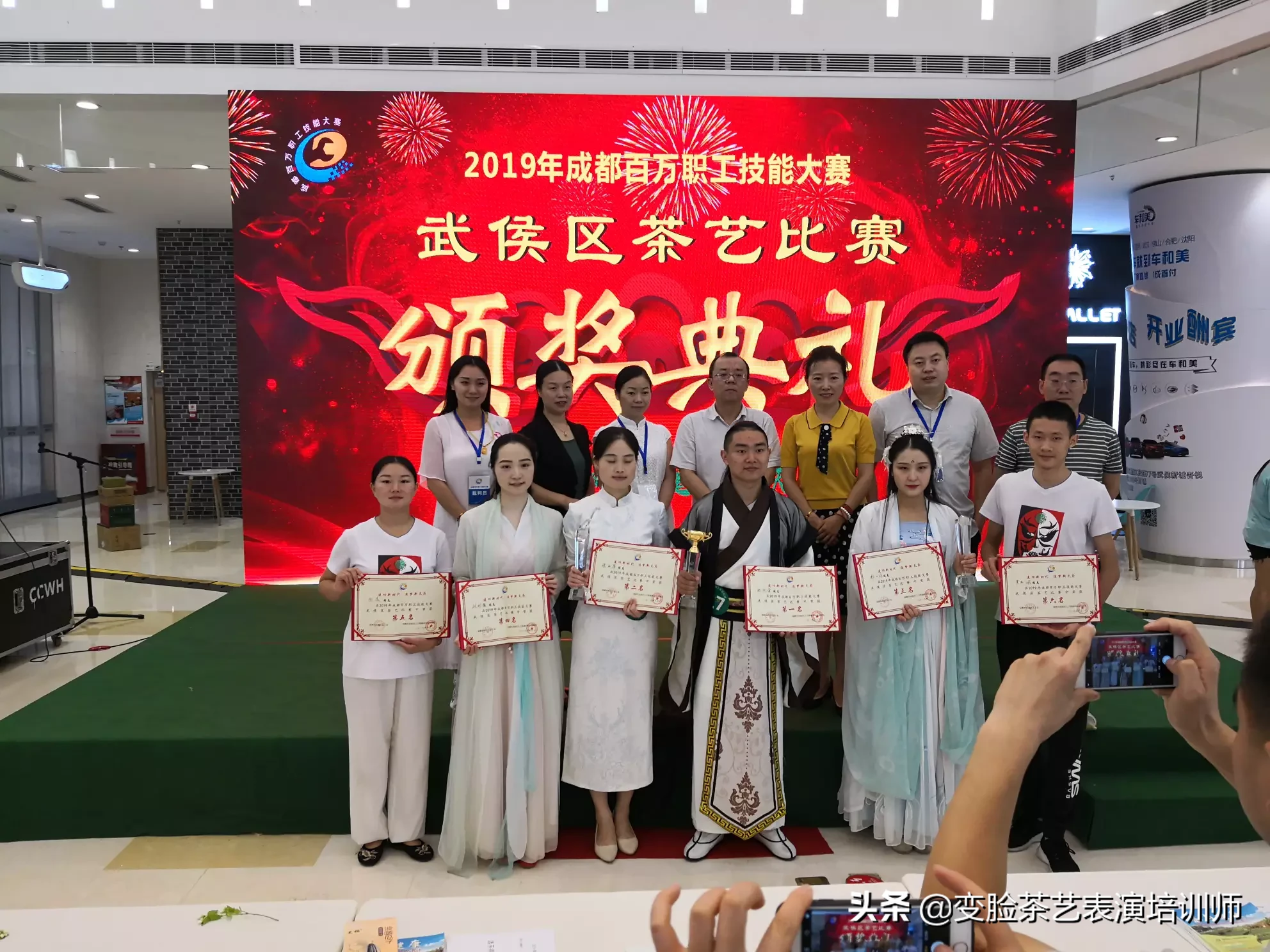 怎么来策划一项大型的艺术展览活动呢?