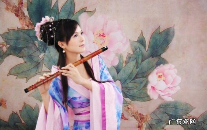 我是一个竹笛初学者,我的笛子上刻着一个大E在它的左上角有一个小b标志着什么,指法是什么,重音3怎么吹?