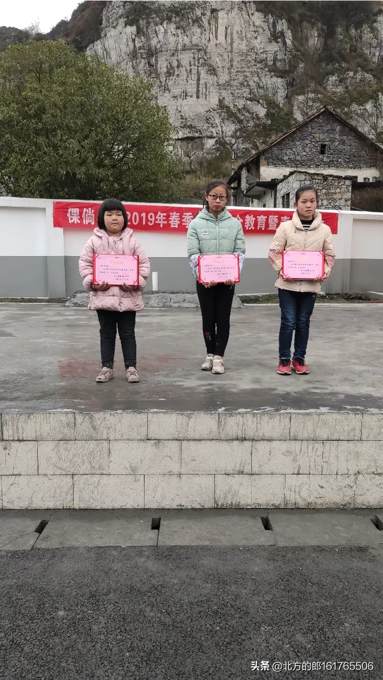 有的农村留守儿童学习挺好,但是一到城市怎么就不行了?该怎么办?