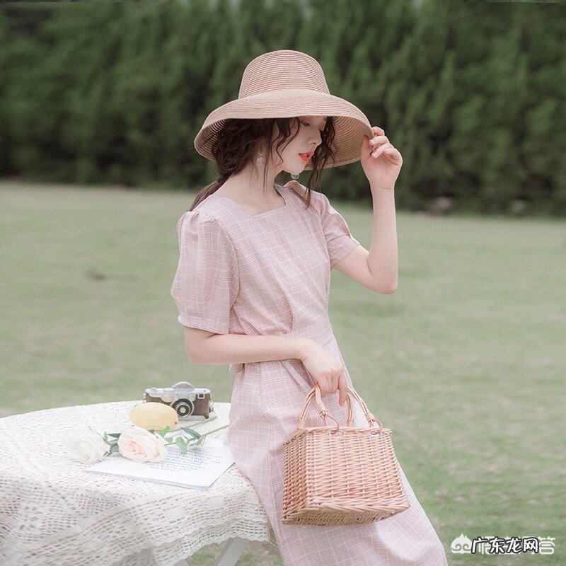 有哪些好看的浅色系连衣裙？