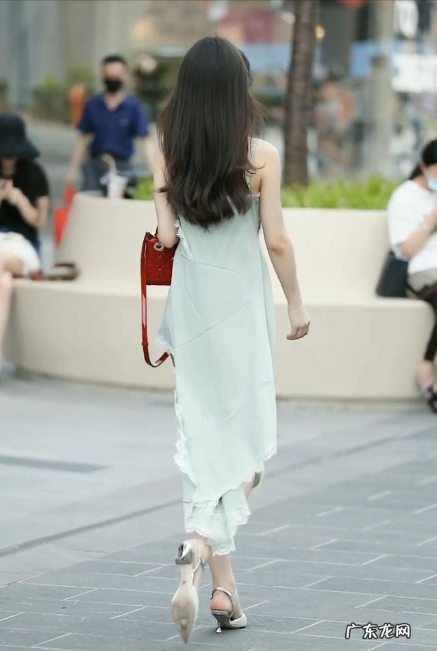 有哪些好看的浅色系连衣裙？