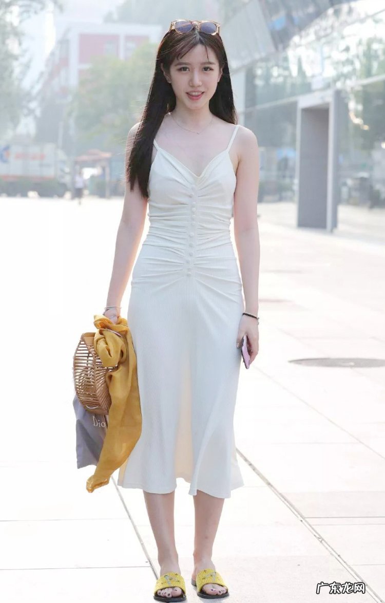 有哪些好看的浅色系连衣裙？