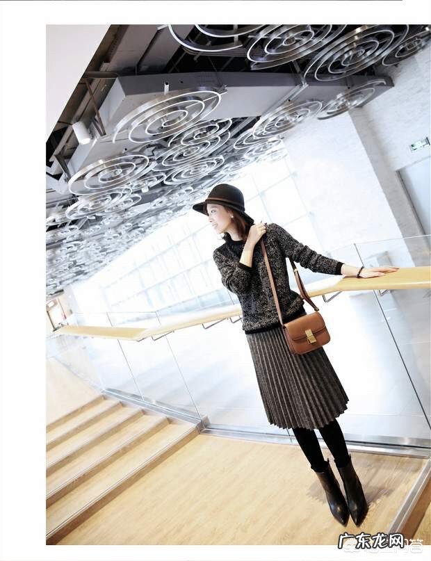 灰色针织半身裙搭配什么颜色的打底裤比较好看?适合穿什么鞋子?