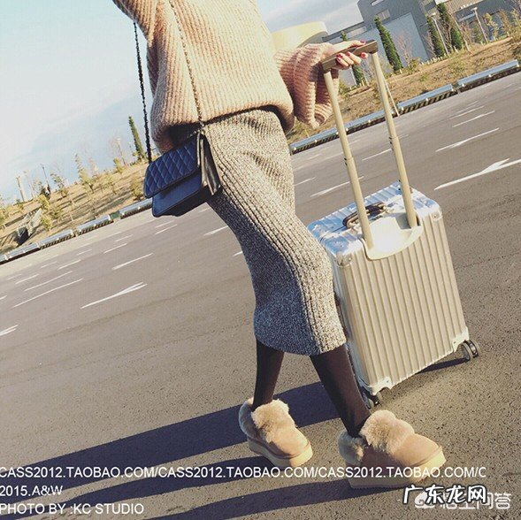 灰色针织半身裙搭配什么颜色的打底裤比较好看?适合穿什么鞋子?