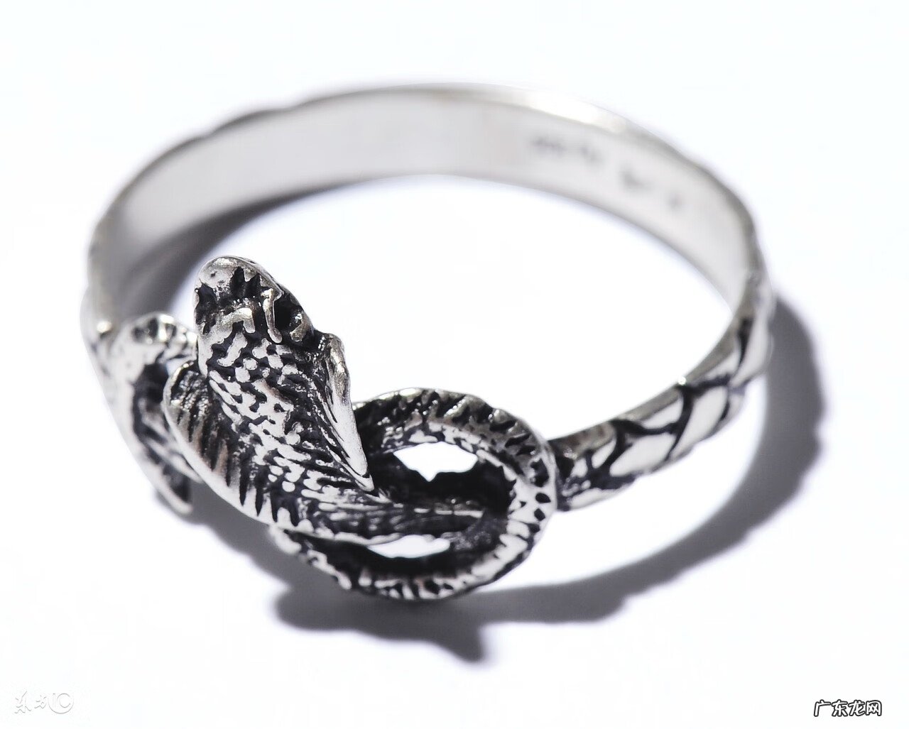 戒指戴法与风水 中指戴戒指能改善风水吗