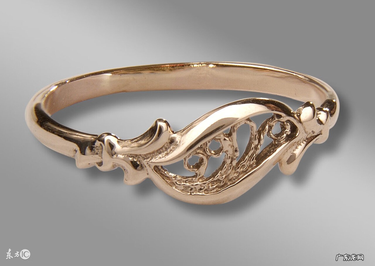 戒指戴法与风水 中指戴戒指能改善风水吗