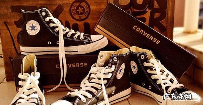 为什么那么多人喜欢匡威，很多人说是人手必备帆布鞋？