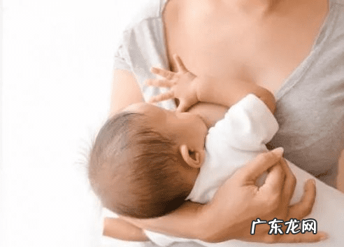 胸超级涨疼痛怎么回事 胸部涨疼是怎么回事