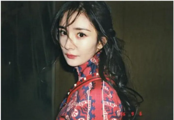 大家好,你们喜欢什么明星,为什么?我喜欢杨紫、杨幂、迪丽热巴?