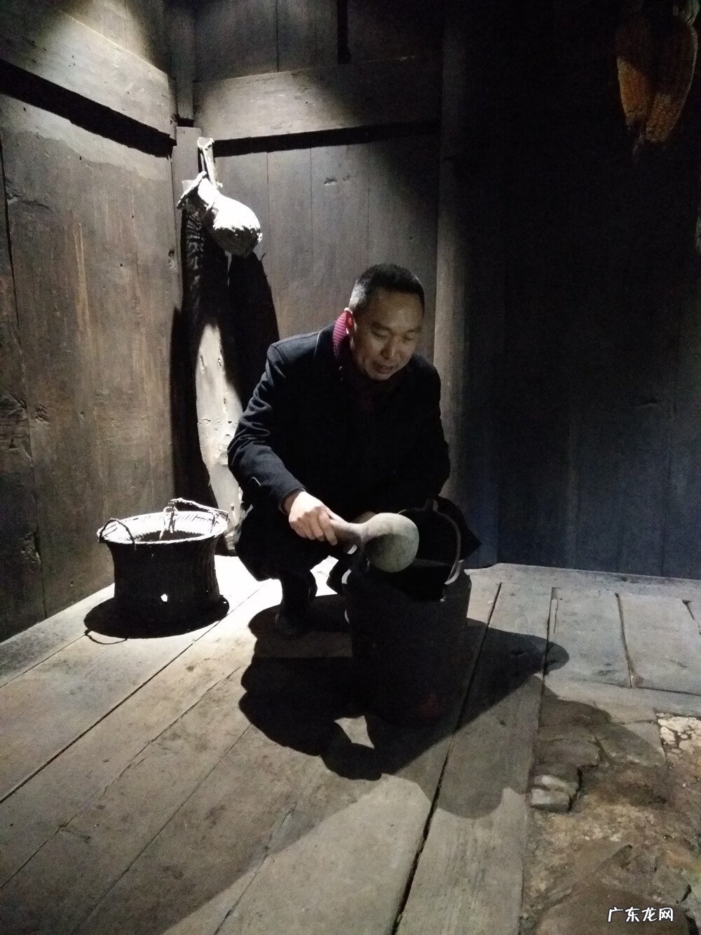 房屋后面有溪风水 寨子风水大师