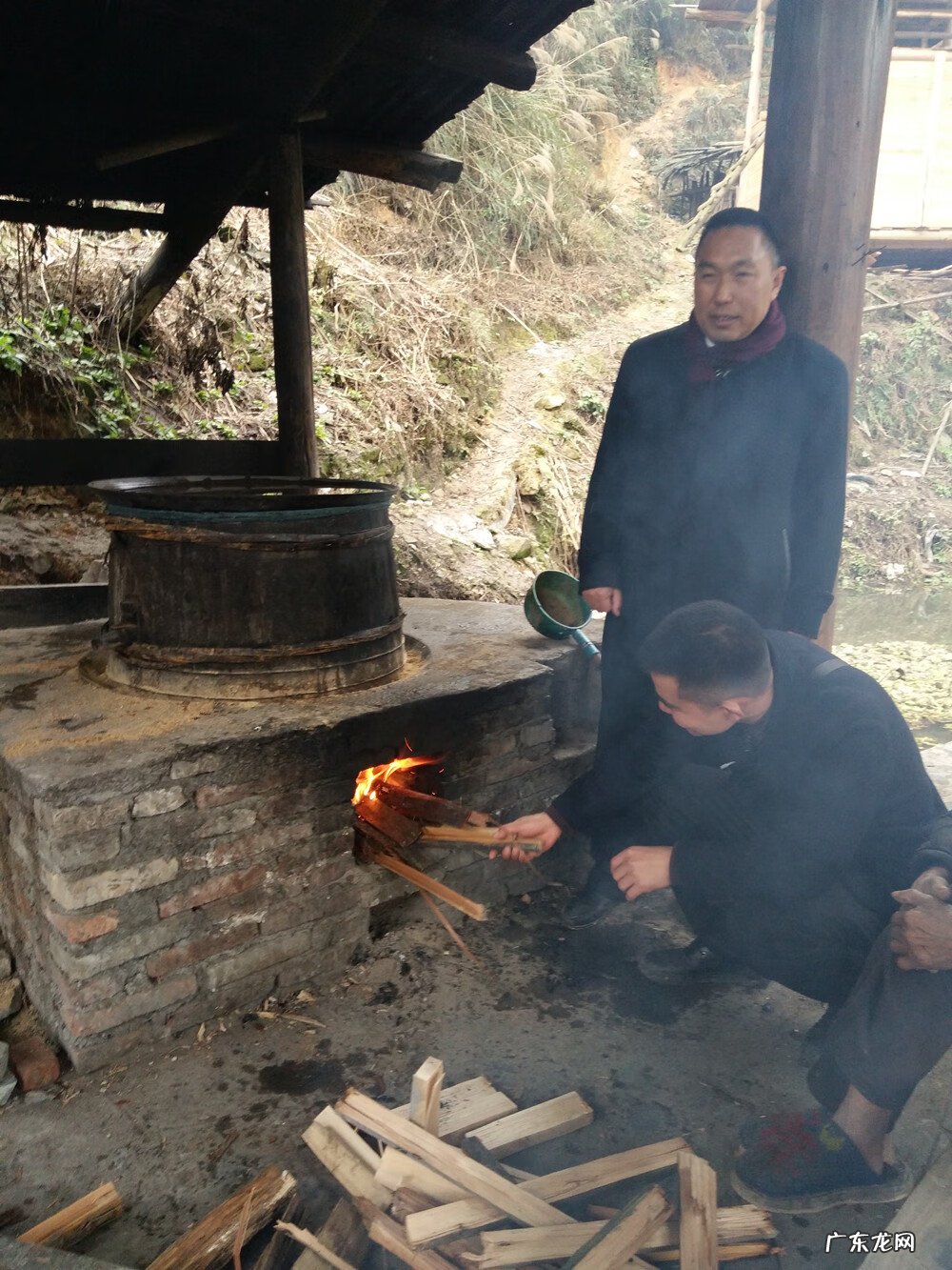 房屋后面有溪风水 寨子风水大师