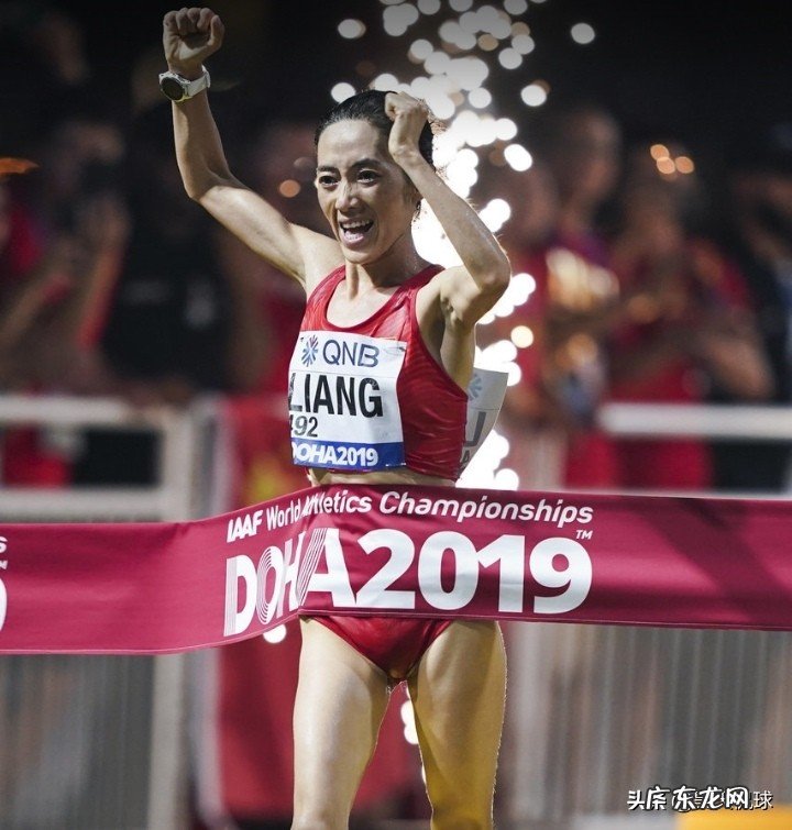 梁瑞女子50公里竞走夺得田径世锦赛中国队首金,她冲刺时已是凌晨4点,这是怎么回事?