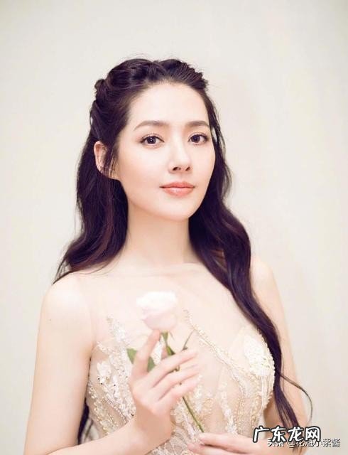 向氏儿媳郭碧婷深夜发文“醒悟的那天总会到来”，难道不幸福吗？