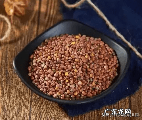 舌头表面发黄是怎么回事 舌头发黄开裂是怎么回事