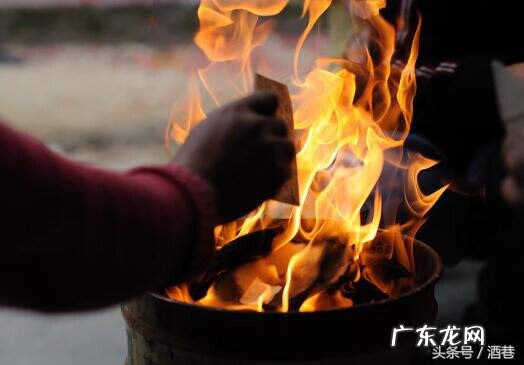 梦见厕所里烧纸怎么回事 梦见烧纸什么预兆