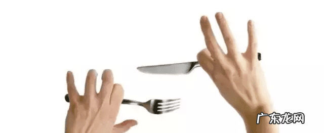 吃西餐刀叉怎么拿左右 如何吃西餐刀叉怎么拿