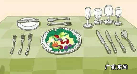 吃西餐刀叉怎么拿左右 如何吃西餐刀叉怎么拿
