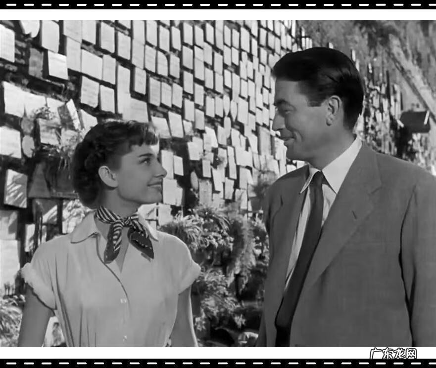 丝巾的各种搭配 丝巾怎么搭配衣服